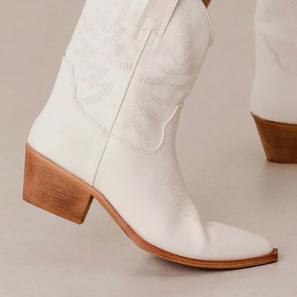 MIIM Claire White Vegan Leather Festival Embroidered Low Cowboy Bootie Size 7 - Picture 5 of 6